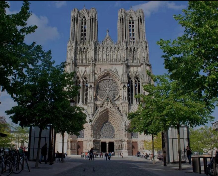 La Place Des Sacres, Proche Gare Et Centre Reims Exterior foto